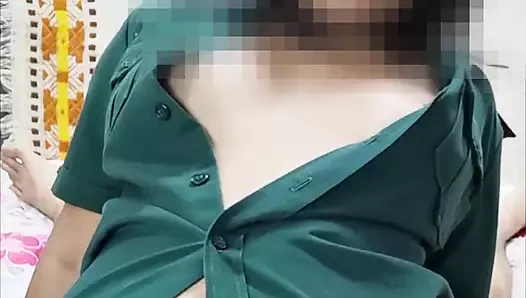 Dölleme sikişi Taylandlı öğrenci kız izci oral seks yalıyor dikey kamera