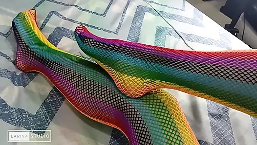 Seksi renkli çoraplı ayak fetişi