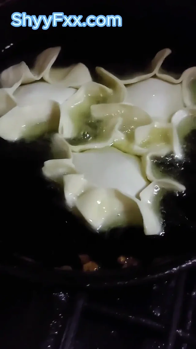 Çok yaşa ülke! Arkadaşlar, pastalar ve seks