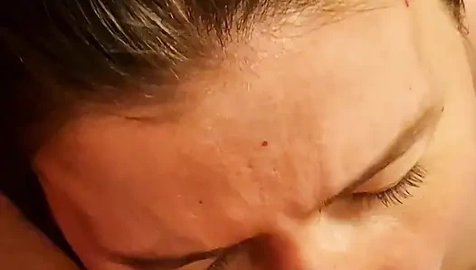 Siyah korse ve çoraplı ince esmerden büyük yarak emiyor