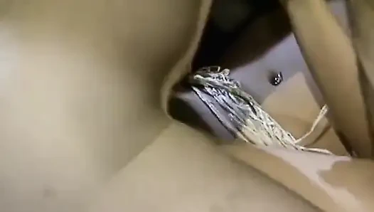 Hawaiili kızlar yoğun kazık sürücüsü vurduktan sonra döl damlıyor