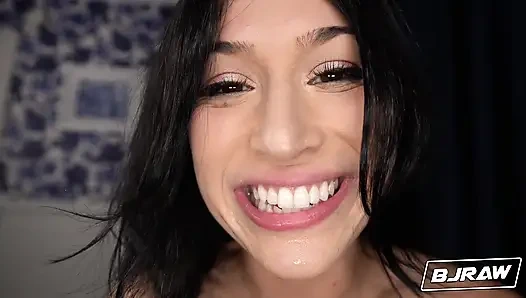 Bjraw Alexa Chains cubierta con una enorme corrida facial