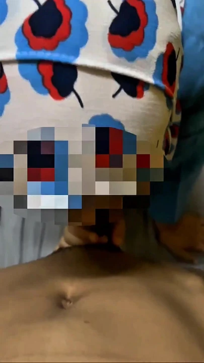 Malezyalı kız büyük yarak emiyor | Klip 1