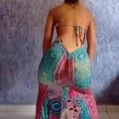 Loira rabuda rebolando! Muito gostosa