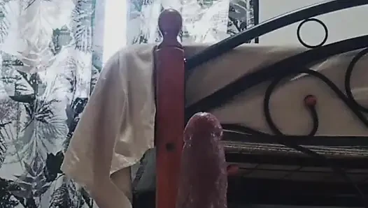 Seksi Filipinli orta yaşlı seksi kadın dildosunu ıslatıyor ve kremsi yapıyor