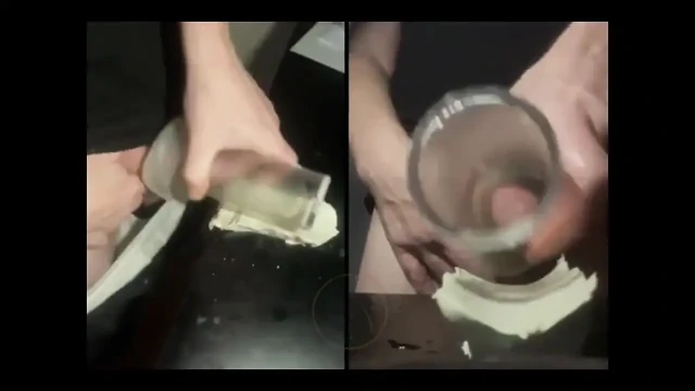 Bir arkadaşının yardım ettiği fleshlight'a işiyor bakış açısı