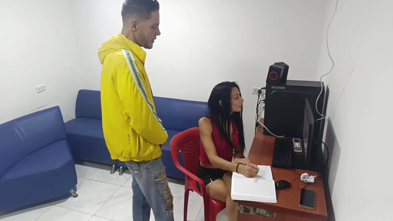 Olgun karım işini üniversiteye hazırlıyor ve olgun orta yaşlı seksi kadını sikiyor - family taboo