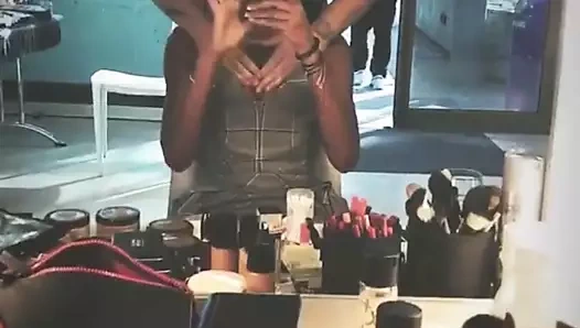 Shy'm se fait passer les seins.