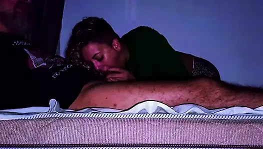 Aşıklar şehvetle seks yapıyor ve orgazm oluyor