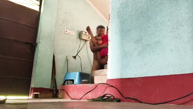 Masaj yapan ateşli üvey kız kardeş sikişiyor