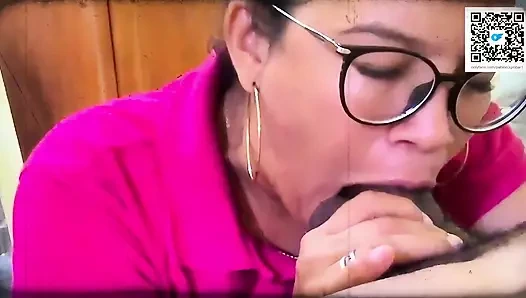 Dipsiz gırtlağına kadar boşalma kraliçesi