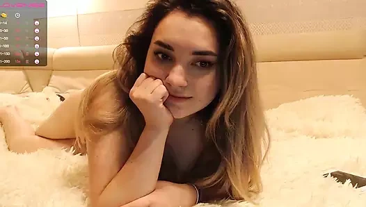 Mükemmel figürlü güzel kız kamerada boşalıyor