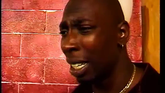 Dört güzel siyah orospular oturma odasında sikme alem eylem olsun