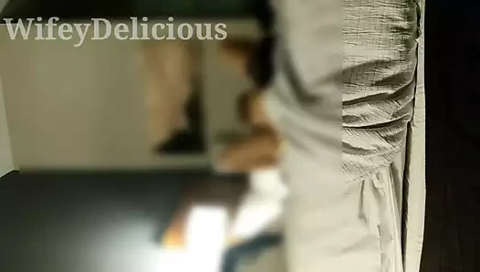 Hint karısı alır masaj ve oral gelen yabancı boğa - bölüm 1