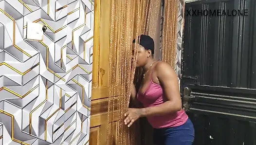 Evde yalnız Afrikalı zenci lezbiyen gençler FFM üçlü grup sekste üvey erkek kardeşiyle sikişiyor