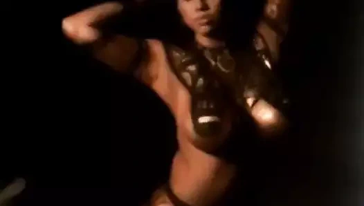 Abanoz çünkü oyun modeli kleopatra vücut boyası