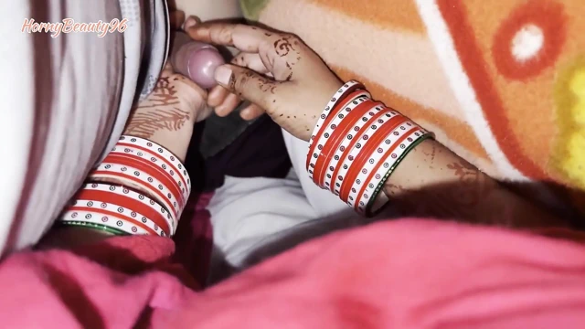 Hintli kadın büyük götten sikişiyor