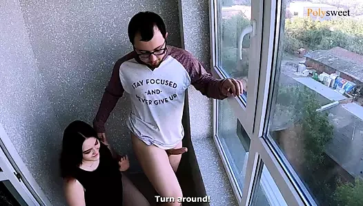 Kız kıçını yalarken adam komşulara bakar