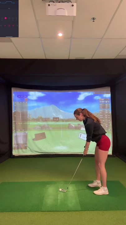 Benim lush ile bir simülatörde golf yapmaya çalışıyorum! Ben sallanırken boşalmamaya çalışıyorum!
