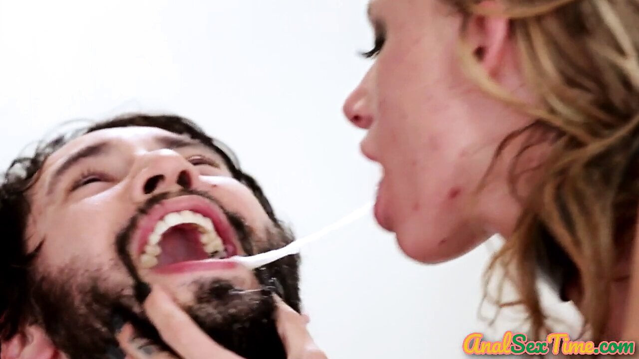 Busty dövmeli bebek deepthroating süre anüsten delinmiş