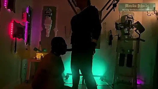 Monika Schmidt И Тренировка Минета Куколда Со Страпоном, Сучка Плюет, Словесное Унижение