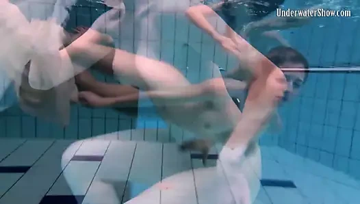 Andrejka ve anetta sualtı sıcak lezbiyenler