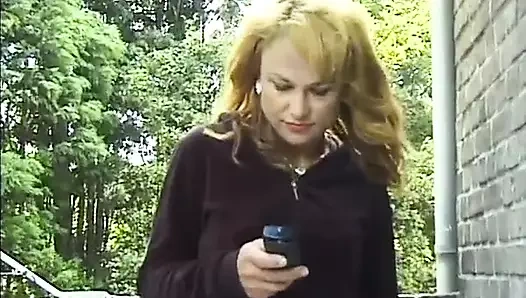 Ben Veronika tıraşlı amcıklı sarışın bir kamera kızıyım ve bugün