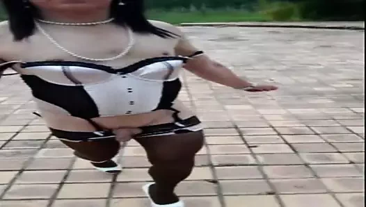 Candice küçük bir açık hava kaçamağında