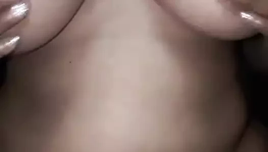 Büyük memeler oynama