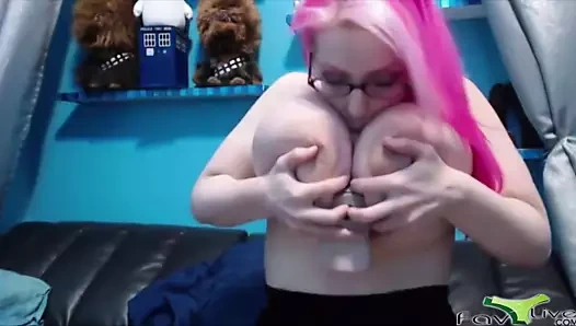 Büyük göğüsler ve büyük popo ile orgazm bağımlısı azgın serçe