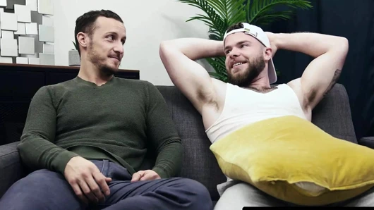 Heteroflexible - baştan çıkarılmış sikli heteroseksüel adam Marcus McNeil ateşli eşcinsel oda arkadaşı Zack Mackay'in içine boşalıyor