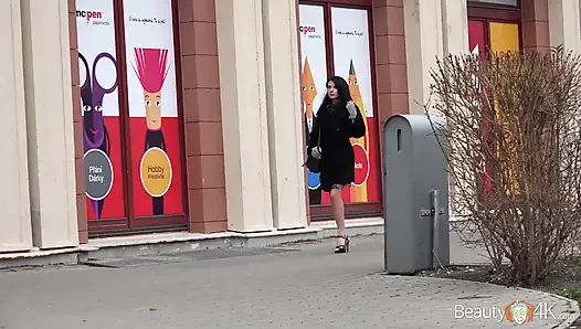 Ateşli bir hatun tek bir iltifatla nasıl sikişer