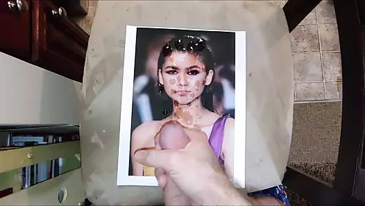 Zendaya Coleman boşalma anısına 022