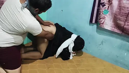 Müslüman kız tesettürlü bebek sert seks hakkında konuşuyor