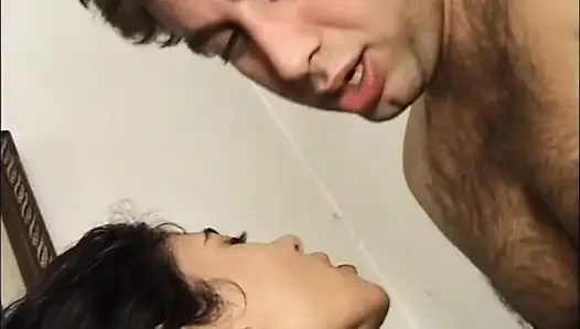 Kıllı çift masada sikişiyor