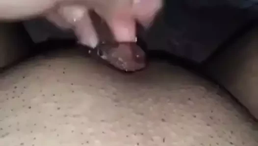 Femme au foyer doigte sa chatte mom milf cougar mouiller wet