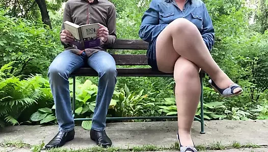 Kayınvalidemin dışarıda işedikten sonra ıslak naylon külotlu çorabı