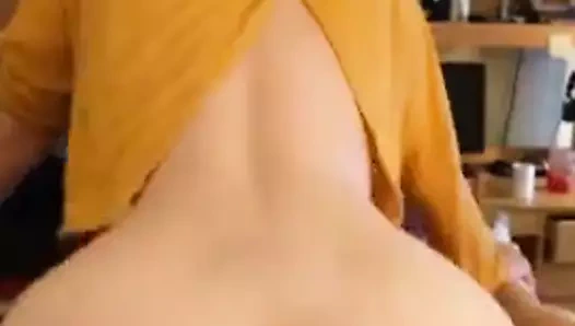 O kendini tutamayana kadar ona biner