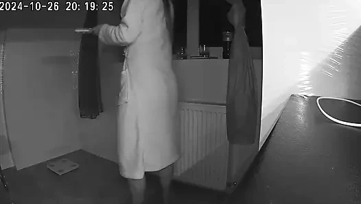 Gerçek aldatma. Yeni evli kadın kocasının arkadaşını sikiyor