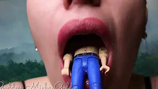 Güçlü ve seksi dev kadın aç ve bugün küçük insan benim kölem! Çok lezzetli kokuyor! Rol almak istedi mi