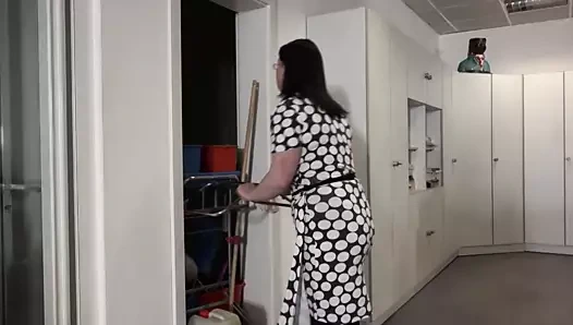 Pis hizmetçi horoz arayışı içinde - bölüm 3