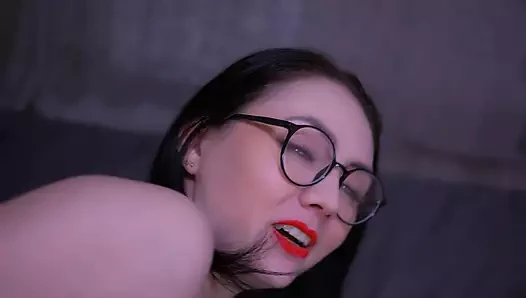 Şehvetli adam eşek onun milf fuck ve o bir oral Creampie alır.