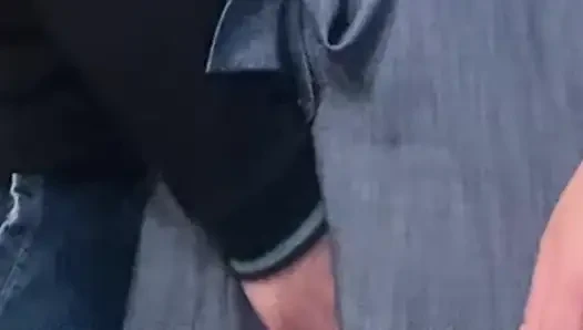 Omg!!! Yabancının kirli parmakları amcığını ovuyor