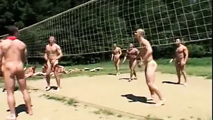 Çıplak voleybol çok ateşli