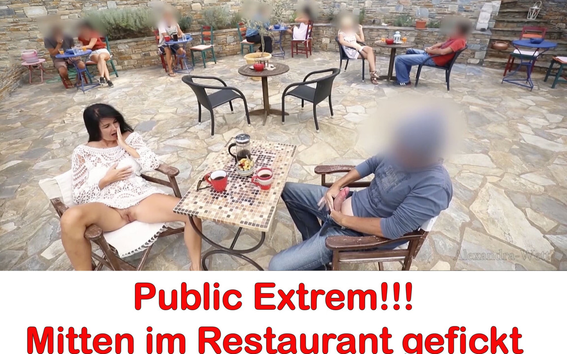 Restoranda bile, misafirlerin önünde sikişiyor!
