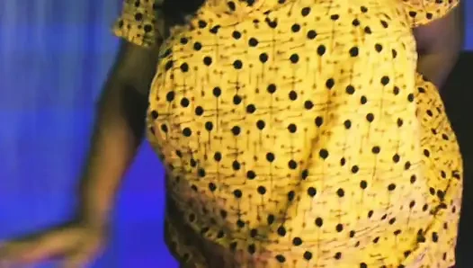 Çıplak Pergnant Fingaring Meme Ucunu Emiyor Nippal Clum.