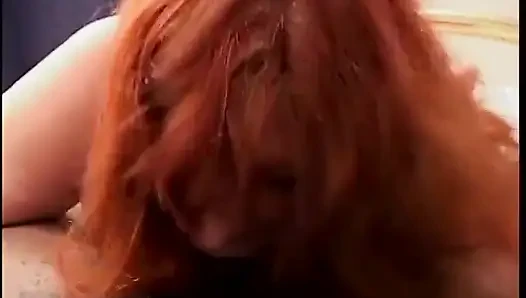 Adam odasında tıknaz yaşlı kadından vahşice sakso çekiyor