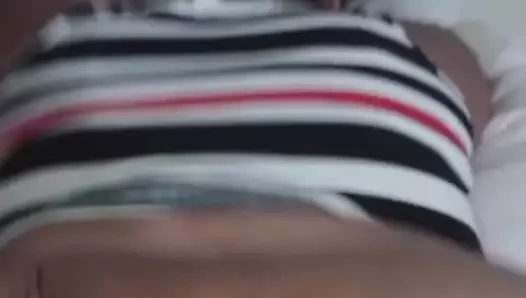 Büyük götlü güzel kadın anüsüne sokturdığımda tüm vajinasını ıslatıyor.