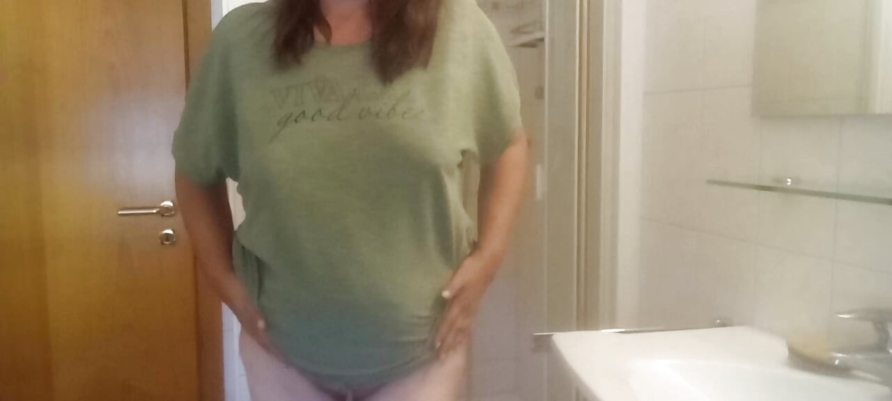 Dün gece duşta olgun MILF'in kokusu 52 ve sansürsüz