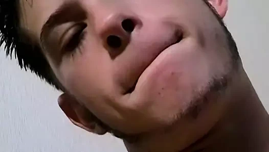 Sıska bleu purosunu yakıyor ve sonra büyük kalın yarağını pompalıyor